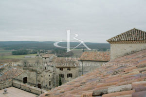 château du XVème au cœur d’un village Ardéchois