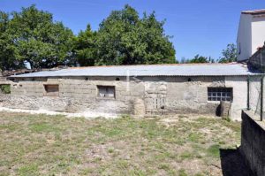 Villa avec dépendances et terrain de plus de 11 689 m²