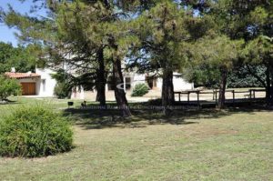 Villa avec dépendances et terrain de plus de 11 689 m²