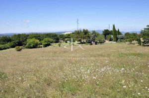 Villa avec dépendances et terrain de plus de 11 689 m²