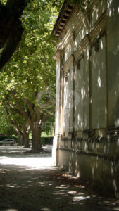 Domaine viticole en Provence avec vignobles et installations modernes