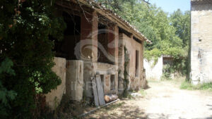 Domaine viticole en Provence avec vignobles et installations modernes