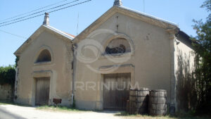 Domaine viticole en Provence avec vignobles et installations modernes