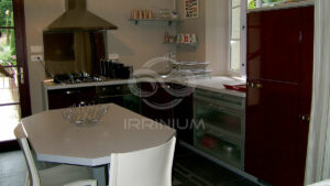 Domaine viticole en Provence avec vignobles et installations modernes