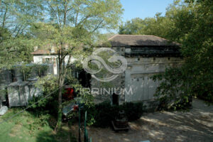 Domaine viticole en Provence avec vignobles et installations modernes